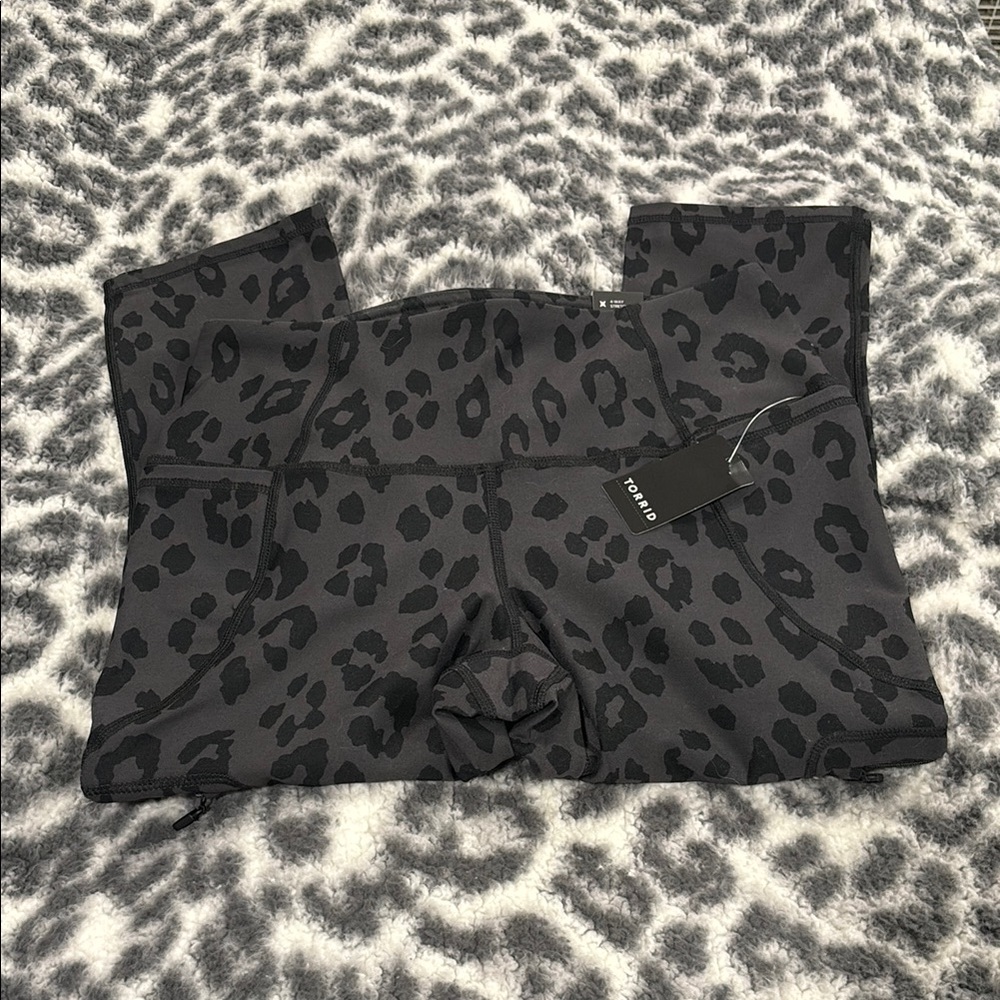 Torrid capri leggings - Picture 2 of 15